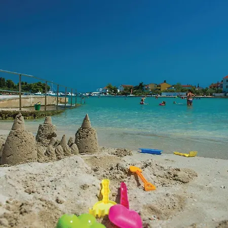 Апартаменты Gorgeous In With House Sea View Lukoran