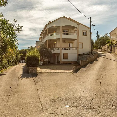 Апартаменты Gorgeous In With House Sea View Lukoran