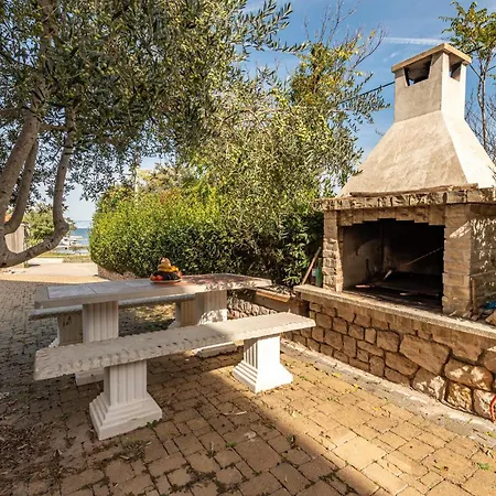 Апартаменты Gorgeous In With House Sea View